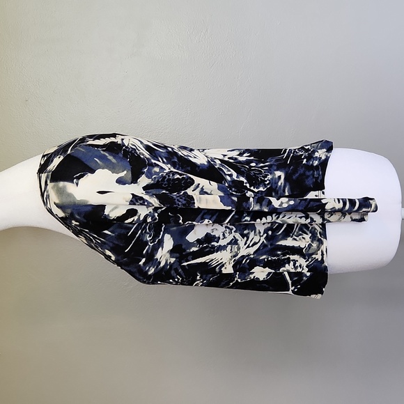 Vera Wang ¾ Sleeve Top Size Petite Small Blue & White - Picture 7 of 7